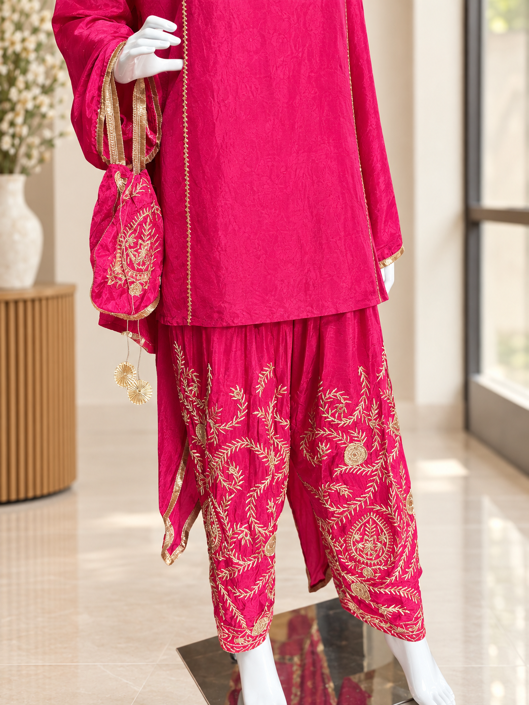 Rani – Fuchsia Gold Embroidered Suit Set